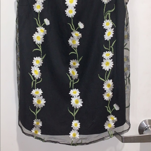 KOHLS Daisy Mesh Tank Top - Picture 2 of 3